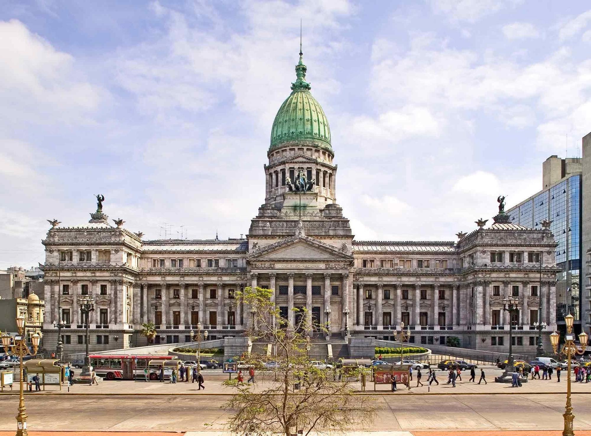 ホテル Ibis Buenos Aires Congreso エクステリア 写真